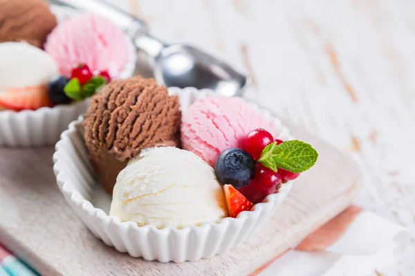 Selection of colorful ice cream scoops in white bowls — Stock Photo, Image