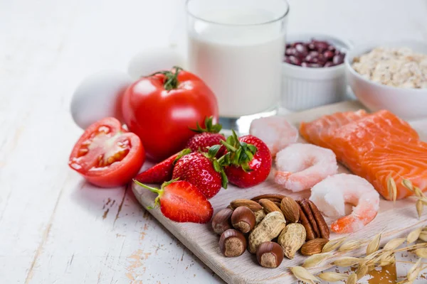 Alergias alimentarias: concepto alimentario con alérgenos importantes —  Fotos de Stock