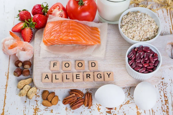Alergias alimentarias: concepto alimentario con alérgenos importantes —  Fotos de Stock