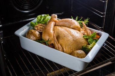 Kızarmış bütün tavuk