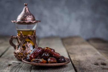 Ramazan kareem tatil kavramı ile iftar tarihleri