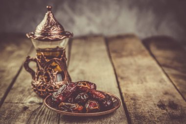 Ramazan kareem tatil kavramı ile iftar tarihleri