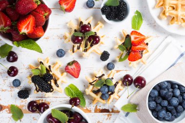 Farklı meyveleri ile renkli gözleme