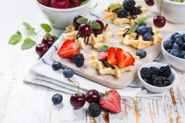 Farklı meyveleri ile renkli gözleme