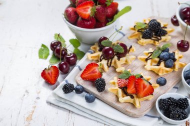 Farklı meyveleri ile renkli gözleme