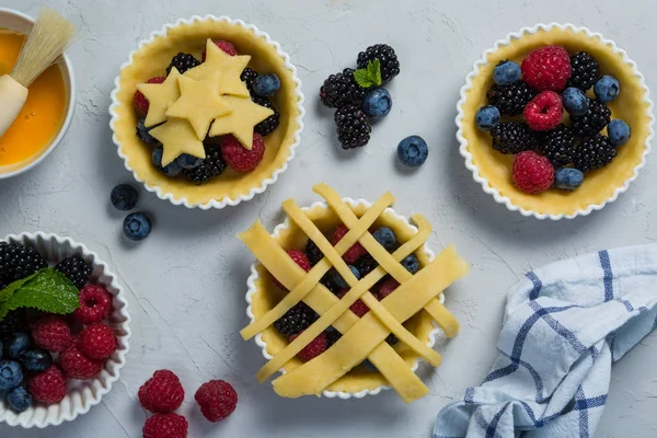 Hacer pastel de bayas —  Fotos de Stock