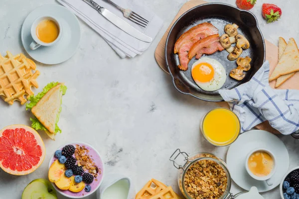 朝食と昼食のコンセプト - 伝統的な料理 — ストック写真