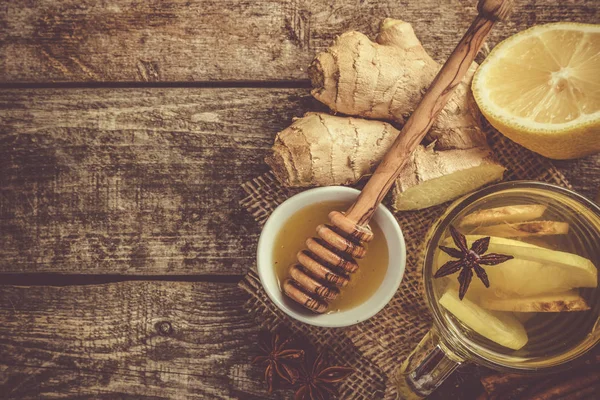 レモンと蜂蜜と生姜茶 — ストック写真