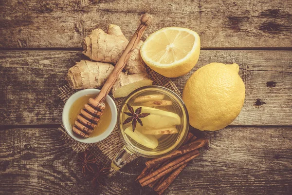 Limonlu ve ballı zencefilli çay