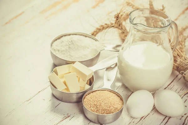 Ingredientes para hornear en tazas — Foto de Stock