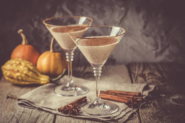 Cocktail à la cannelle martini d'automne — Photo