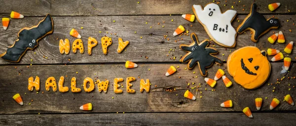 Concetto Halloween con biscotti e caramelle — Foto Stock