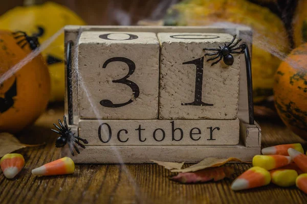 Conceito de Halloween - abóboras e símbolos — Fotografia de Stock