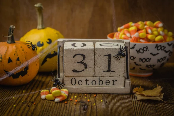 Conceito de Halloween - abóboras e símbolos — Fotografia de Stock