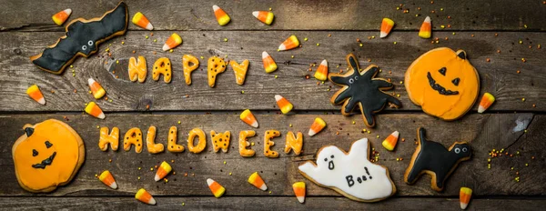 Concetto Halloween con biscotti e caramelle — Foto Stock