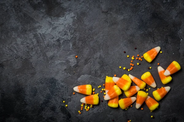 Concetto Halloween con biscotti e caramelle — Foto Stock