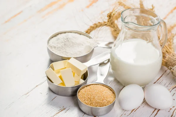 Ingredientes para hornear en tazas — Foto de Stock