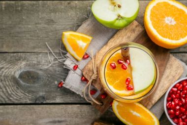 Mulled şarap ile portakal, nar