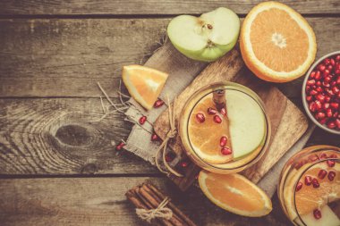 Mulled şarap ile portakal, nar