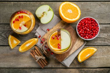 Mulled şarap ile portakal, nar