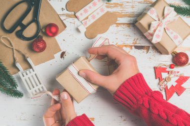 Hediye dekorasyon eller