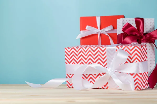 Regalos de Navidad en cajas decorativas — Foto de Stock