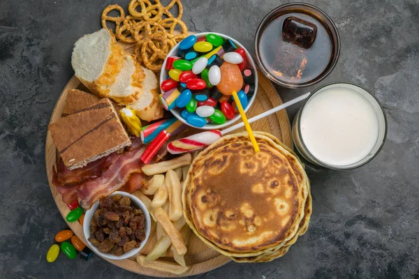 Выбор продуктов питания, которые могут вызвать диабет — стоковое фото