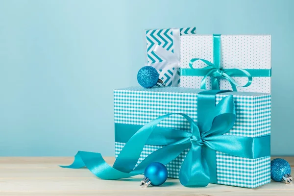 Regalos de Navidad en cajas decorativas — Foto de Stock