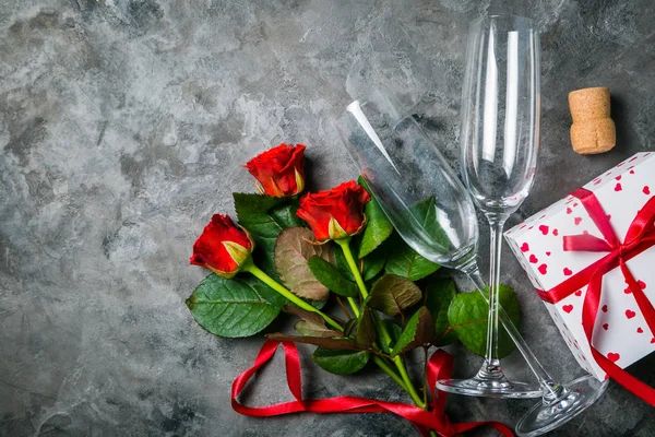 Valentines day concept - presents, flowers and glasses — Stock Photo, Image