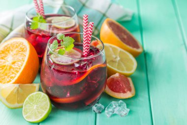 Sangria ve gözlük maddeler