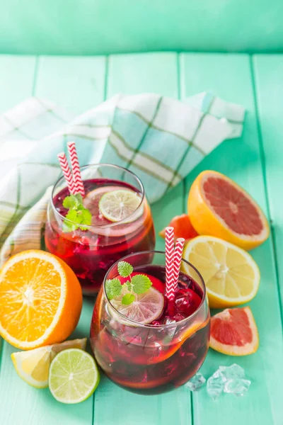 Sangria és összetevők szemüveg — Stock Fotó