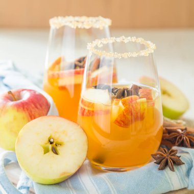 Elma tarçın ve anason ile