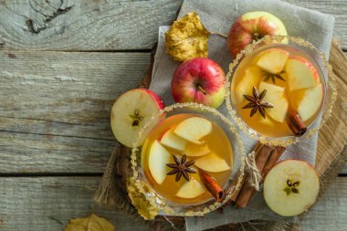 Elma tarçın ve anason ile