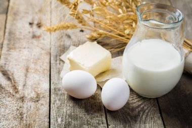 Kavram - malzemeler rustik ahşap arka plan üzerinde pişirme