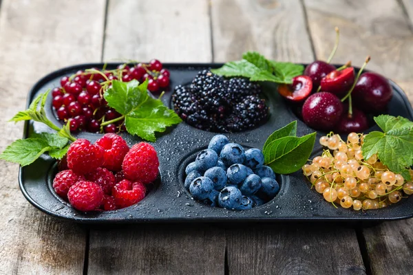 Selection of berries in cupcake form - healthy dessert concept — Stock Photo, Image