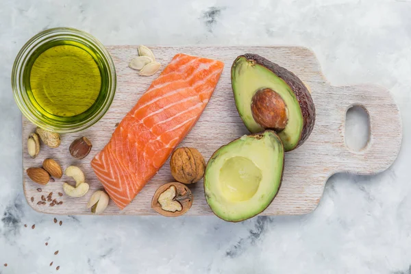 Selección de buenas fuentes de grasa - concepto de alimentación saludable. Concepto de dieta cetogénica —  Fotos de Stock