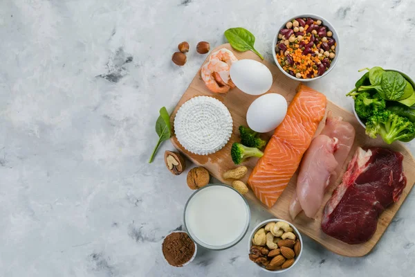 Urval på vegetariska och animaliska proteinkällor — Stockfoto