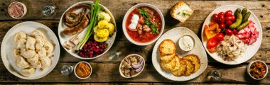 Geleneksel Ukrayna yemekleri - borç, perojiler, patates kekleri, turşulu sebzeler