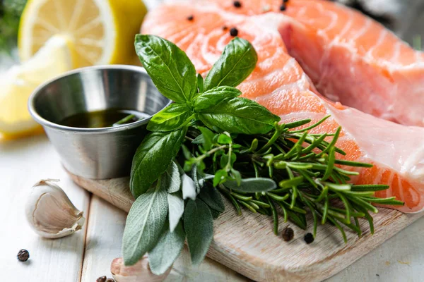 Raw salmon with herbs and spices, rustic background — Stock Photo, Image
