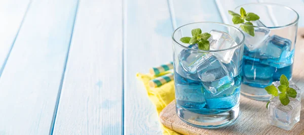 Blue lemonade in glasses on wood background — 스톡 사진
