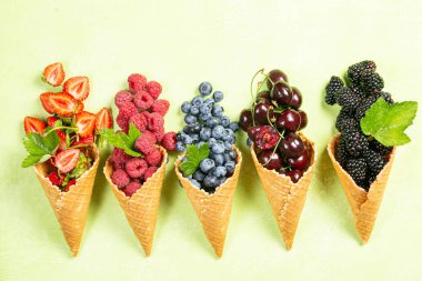 Dondurma külahında dut seçimi