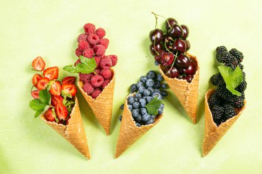 Dondurma külahında dut seçimi