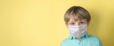 Coronavirus kavramı - yüz maskesi takan çocuk