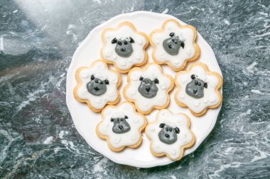 Kurban Bayramı Mübarek bayramı konsepti - koyun şeklinde kurabiyeler