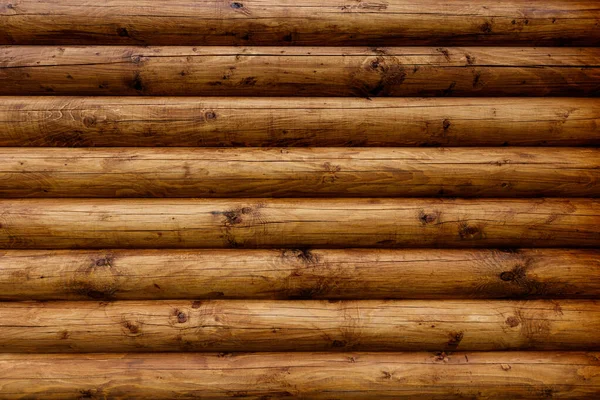 Holzwand aus Baumstämmen als Hintergrund. — Stockfoto