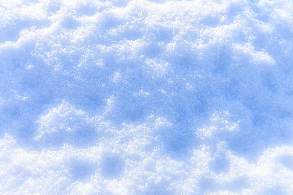 Schnee Textur an einem sonnigen Wintertag. Abstrakter Hintergrund. — Stockfoto