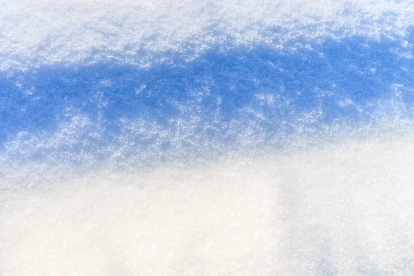 Textura zăpezii în ziua însorită de iarnă. Fundal abstract . — Fotografie, imagine de stoc
