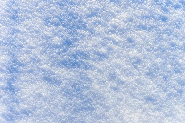 Schnee Textur an einem sonnigen Wintertag. Abstrakter Hintergrund. — Stockfoto