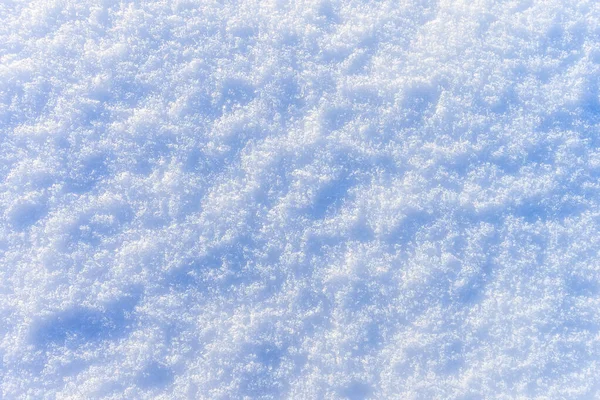 Schnee Textur an einem sonnigen Wintertag. Abstrakter Hintergrund. — Stockfoto