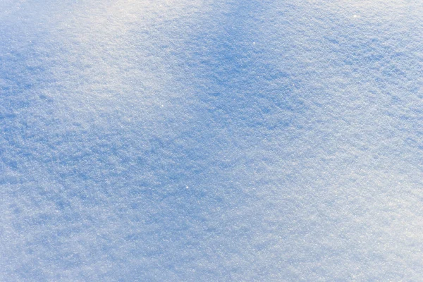 Schnee Textur an einem sonnigen Wintertag. Abstrakter Hintergrund. — Stockfoto